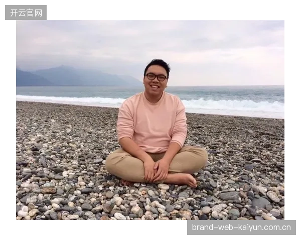 游泳队集体日晒合照好绝：青春与汗水交织成最美记忆
