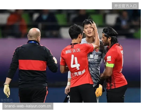 鲁能五外援共迎中超谢幕战，老将情怀引球迷狂热